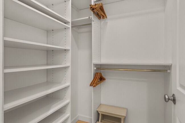 Building Photo - Furnished Pet-Friendly 30-Day Extended Stay Riverfront Condo