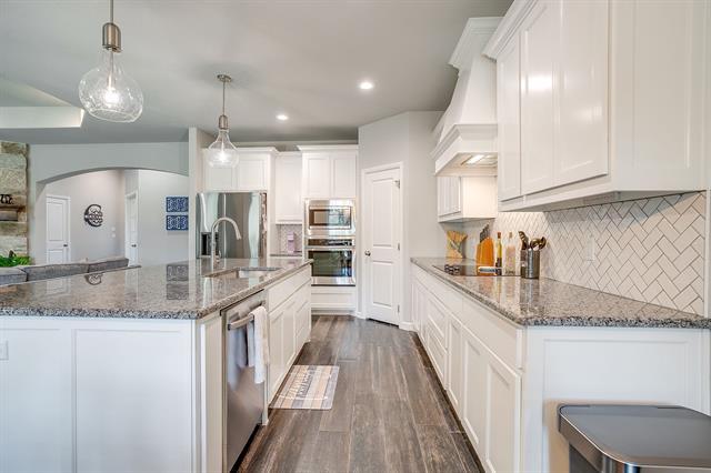 Building Photo - 404 Lacey Oak Ct