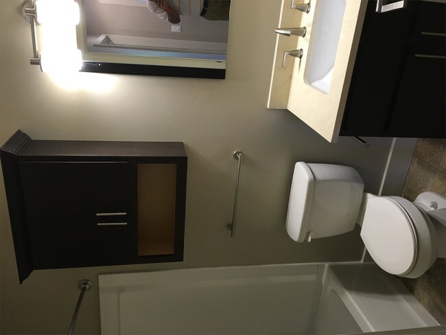 Building Photo - 5301 W Alexis Rd