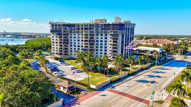 Building Photo - 801 S Ocean Dr