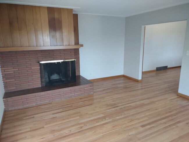 Building Photo - 1550 Corina Dr SE