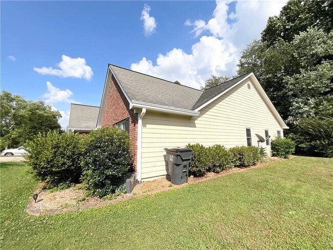 Building Photo - 3070 Bugle Dr