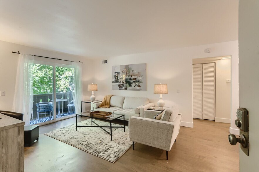 Primary Photo - 3250 O'Neal Cir