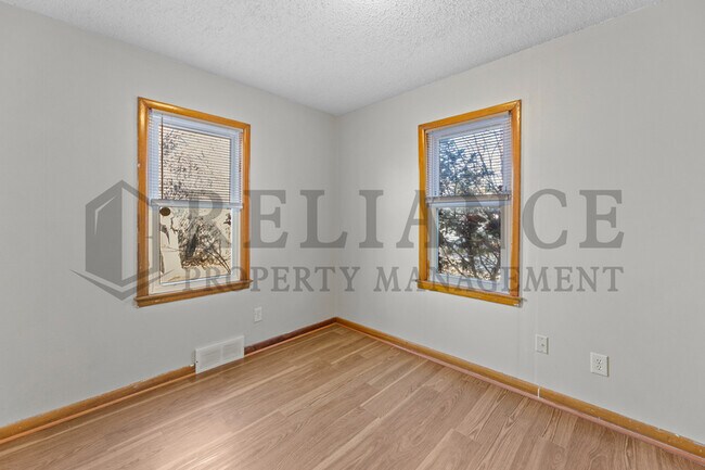 Building Photo - 420 Benway St