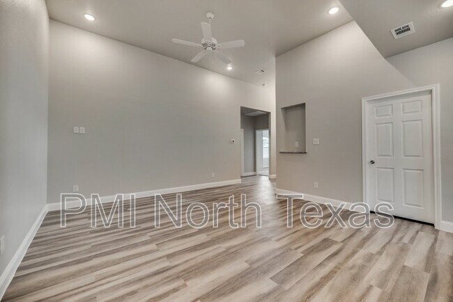 Building Photo - 1518 Walworth St
