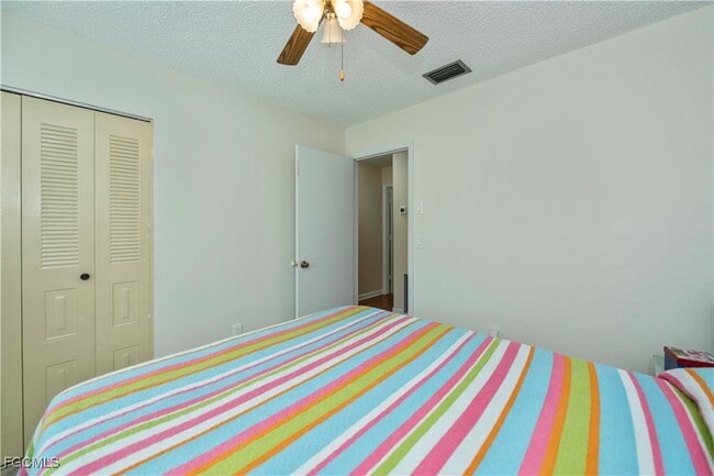 Building Photo - 4001 E Sunflower Cir