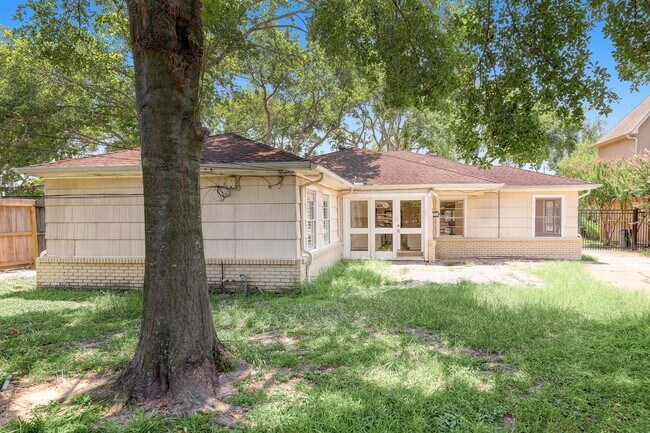 Building Photo - 5642 Wickersham Ln