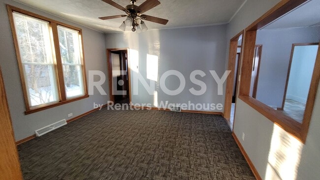 Building Photo - 4BD/2BA in Newport Available Now!