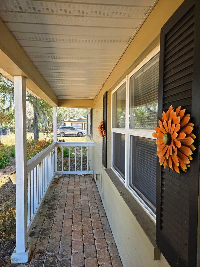 Building Photo - Charming 2-Bedroom Home with Countryside Views and Modern Amenities