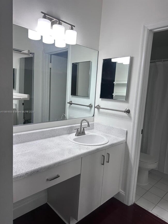 Building Photo - 991 Sevilla Cir