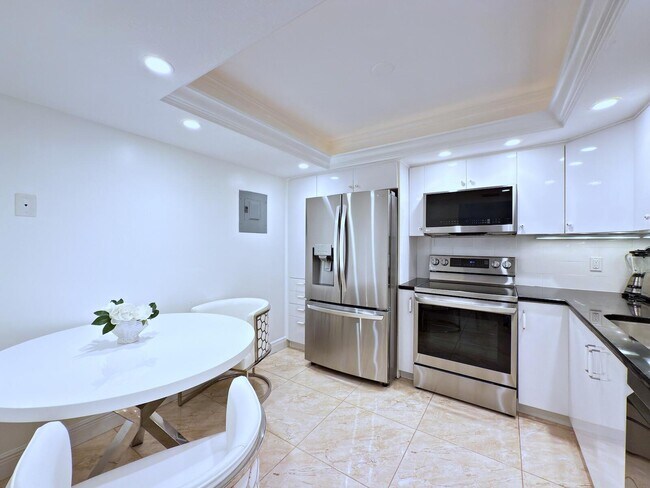 Building Photo - 3546 S Ocean Blvd