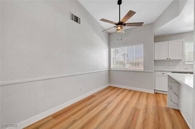 Building Photo - 301 Pine Haven St