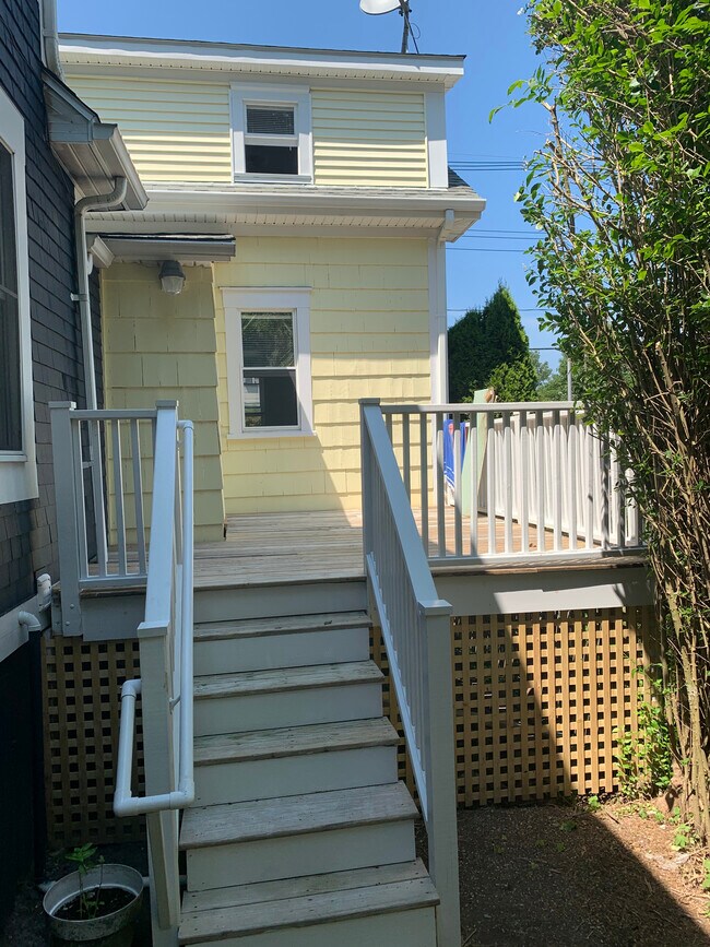 Building Photo - 26 Poplar St