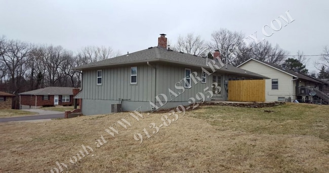 Building Photo - Remodeled 3 Bed 1 Bath Duplex in Overland ...