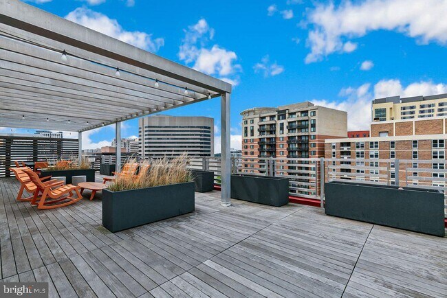 Building Photo - 1320 Fenwick Ln