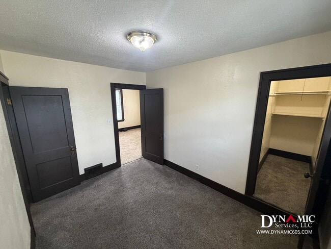Building Photo - Upper Level 2 Bedroom, 1 Bathroom Duplex - Tenant Pays ALL Utilities
