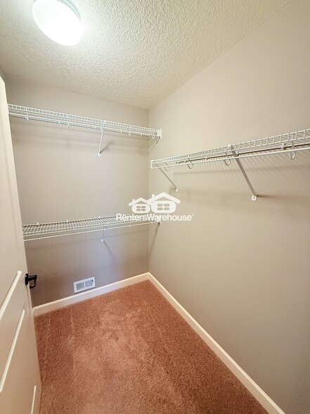 Building Photo - 3273 Red Oak Trail