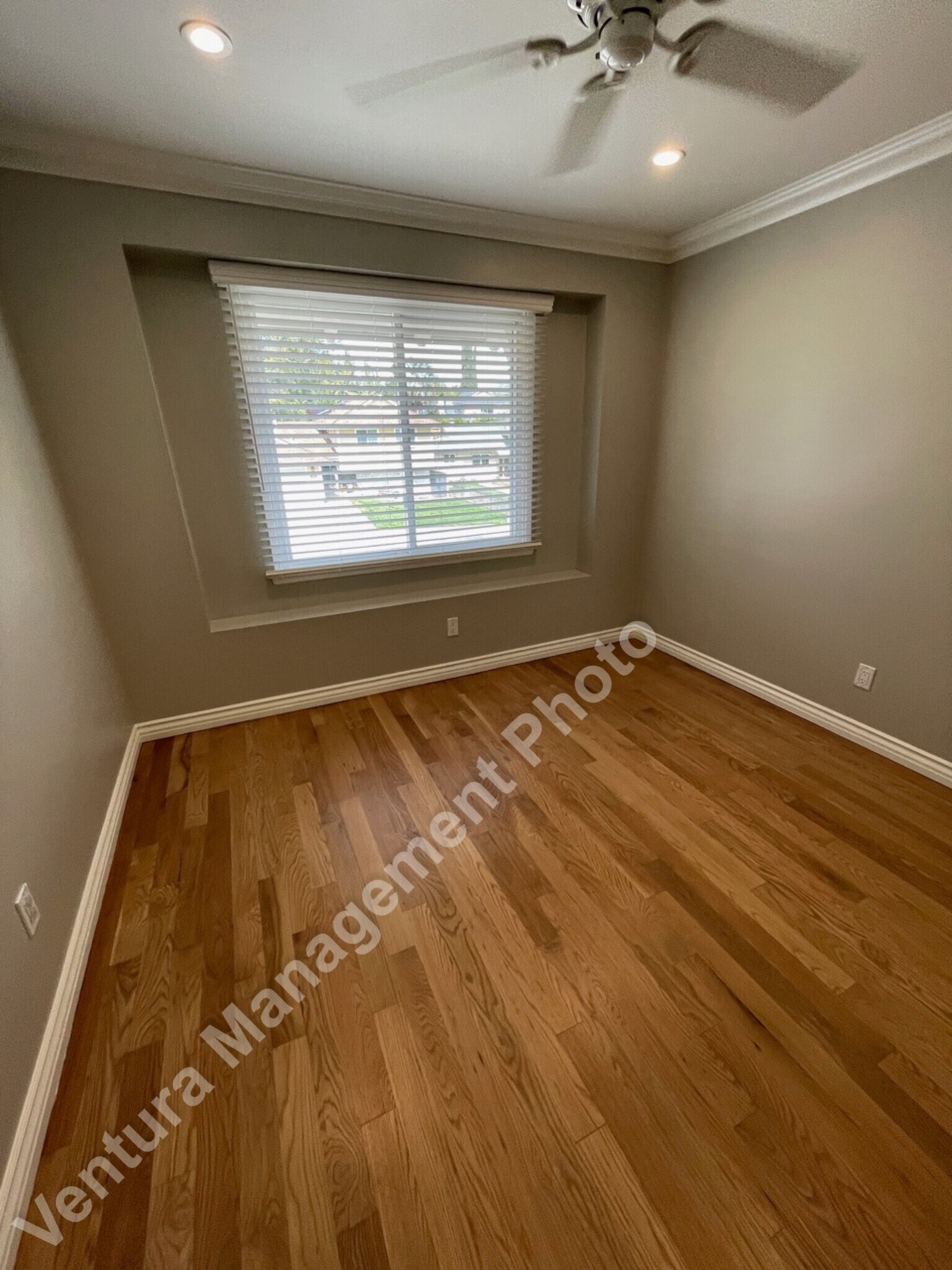Building Photo - 5515 Lake Lindero Dr