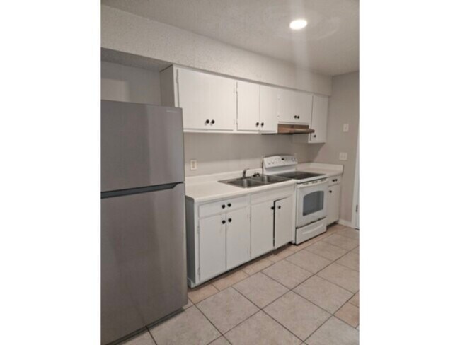 Building Photo - 7240 Hilburn Rd