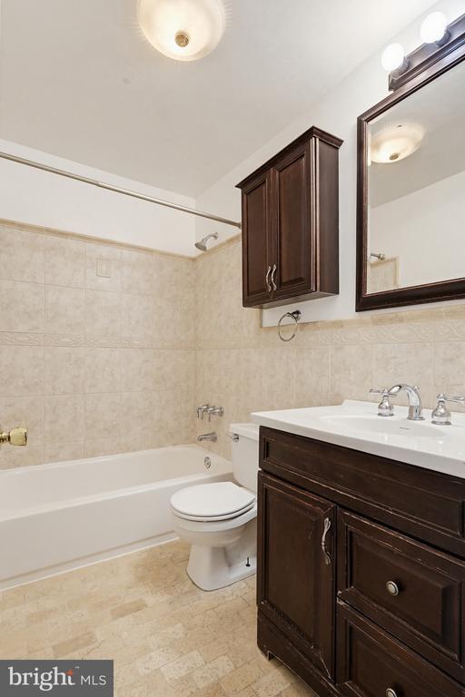 Building Photo - 947 Oella Ave