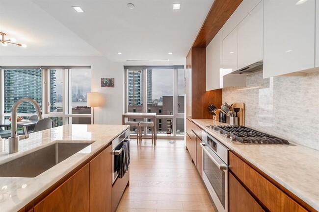 Building Photo - 75 Park Ln S