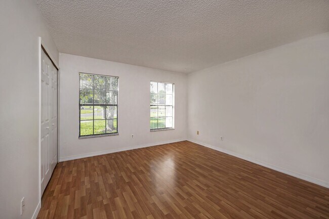 Building Photo - 102 Candlewick Ct