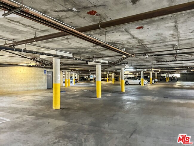 Building Photo - 12375 Osborne Pl