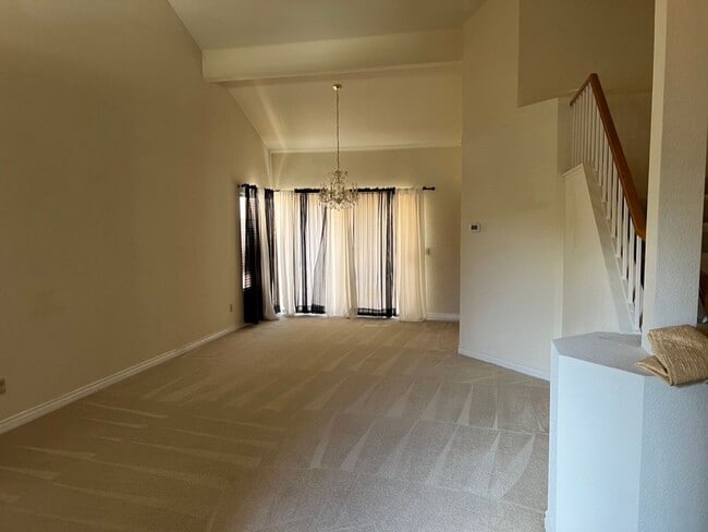 Building Photo - Nice 2 Story Family Home