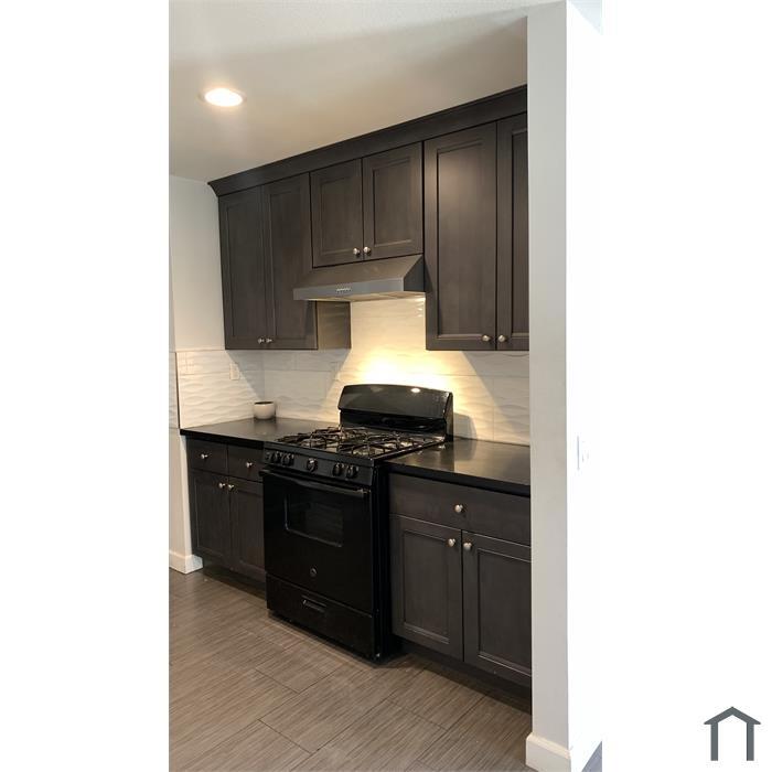 Building Photo - 426 N Parkside Dr