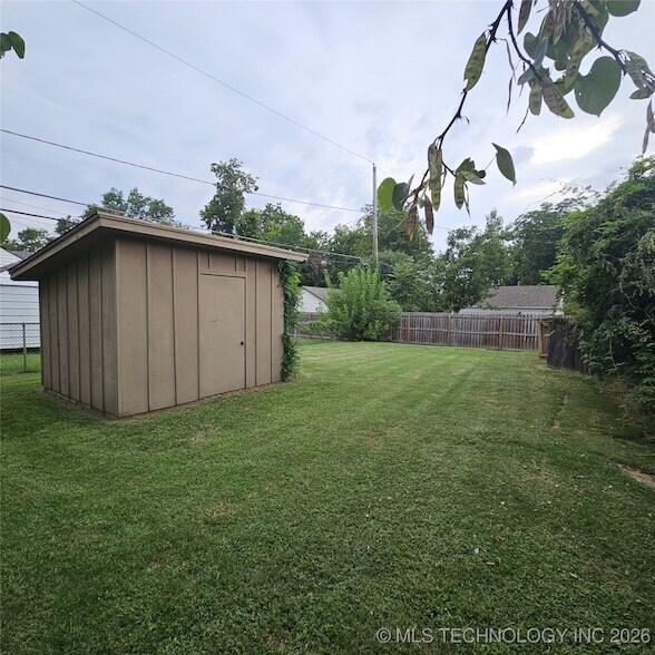 Building Photo - 2442 E 19th St