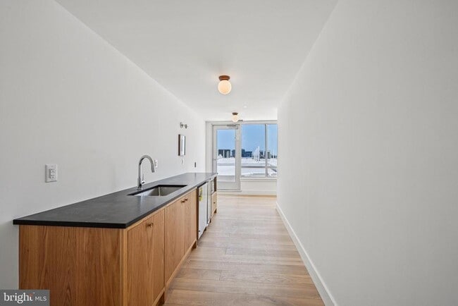 Building Photo - 2101 Washington Ave