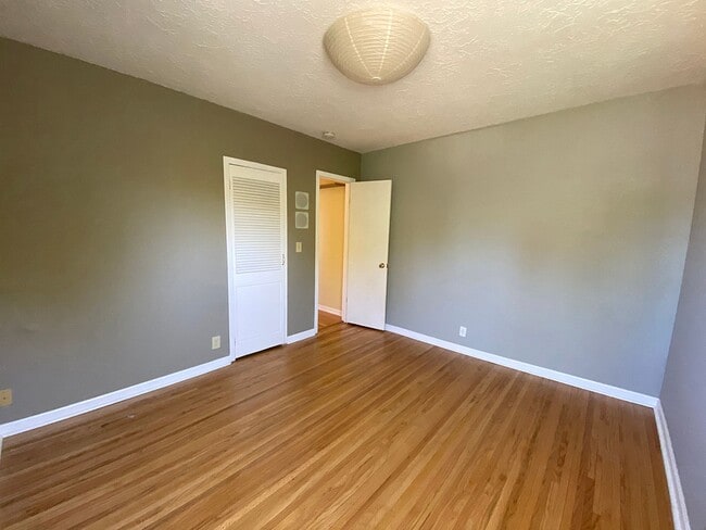 Building Photo - Lovely Cully Home with Bonus Loft, Basemen...
