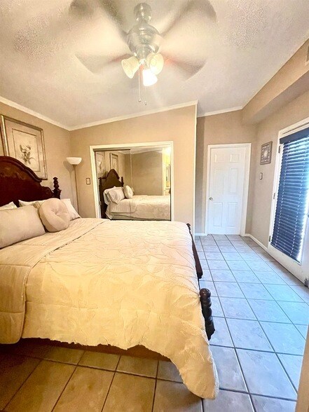 Building Photo - 406 Longshadow Road