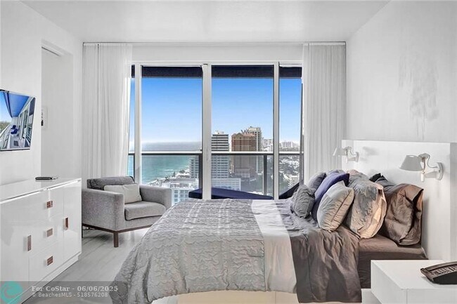 Building Photo - 3101 Bayshore Dr