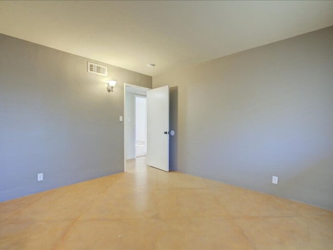 Building Photo - Stunning 4-Bedroom Home with Open Layout & Large Backyard!