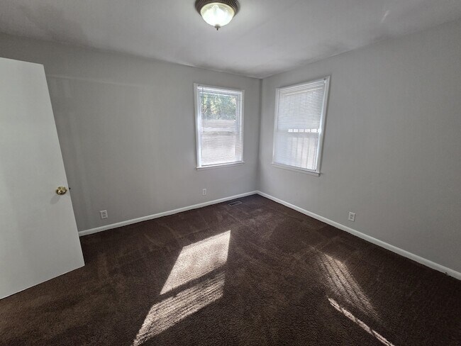 Building Photo - 297 McGavock Pk