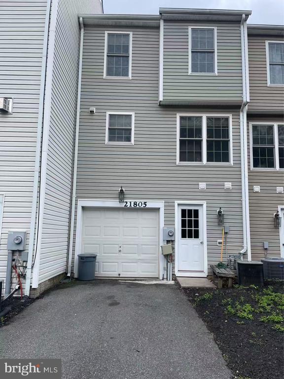 Building Photo - 21805 Seneca Ayr Dr