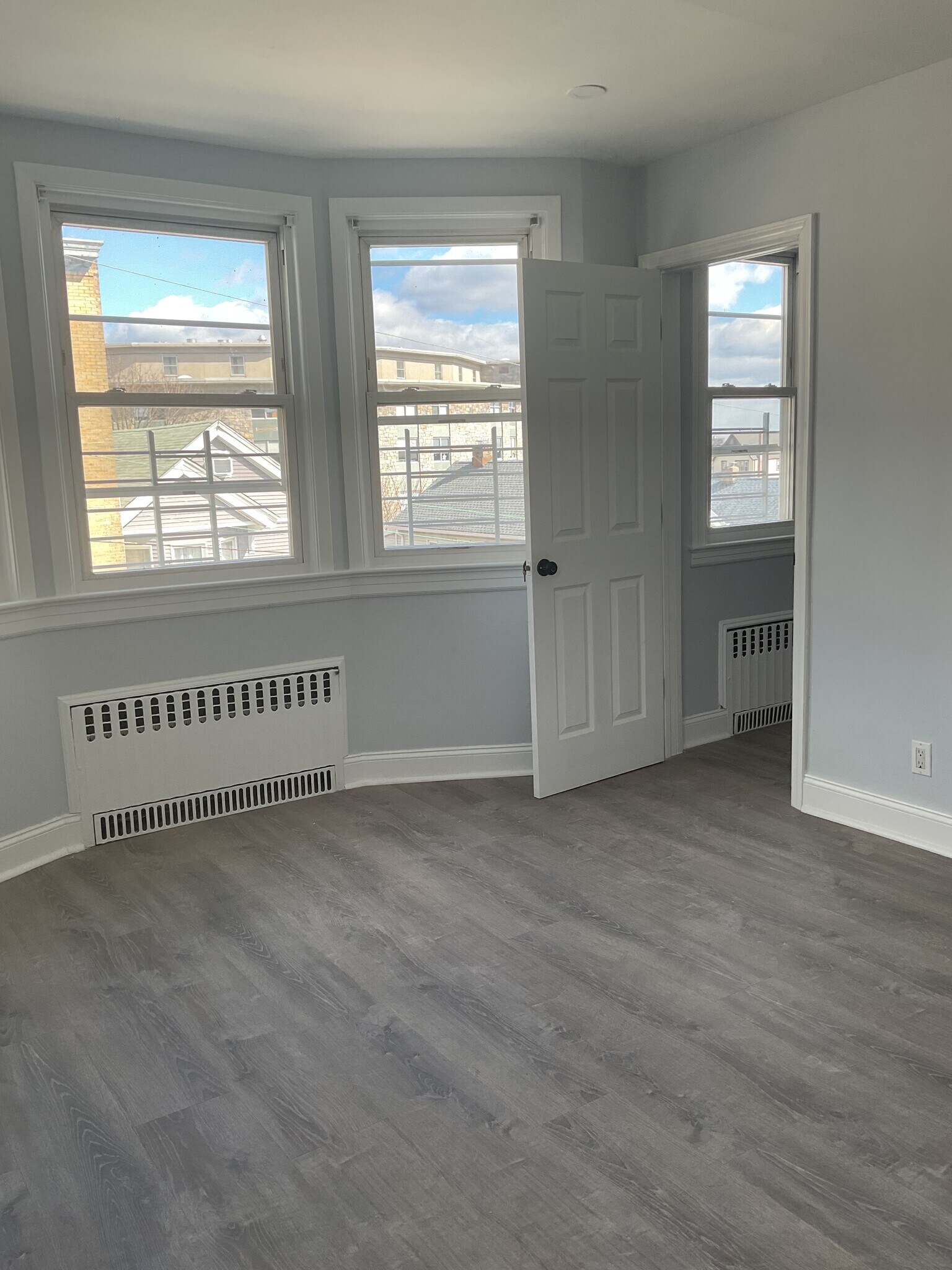 Main Bedroom w/view of walk in closet - 118 Convent Pl