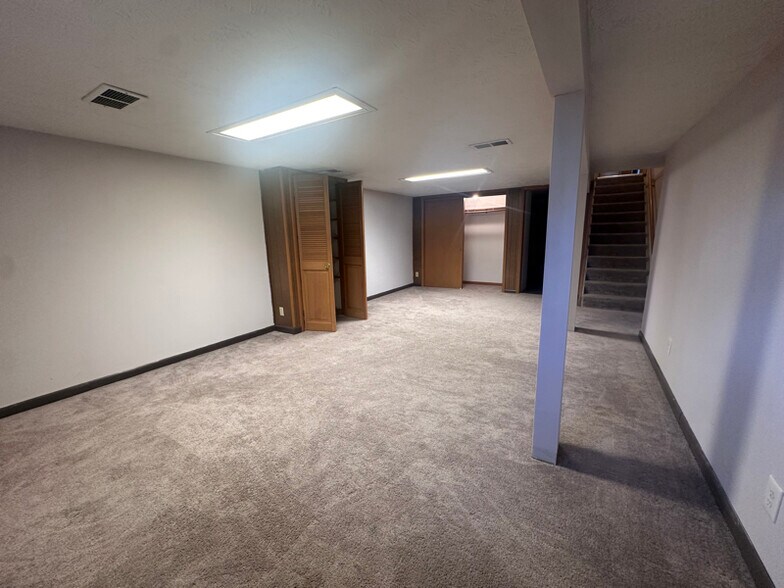 Building Photo - 8506 Izard St