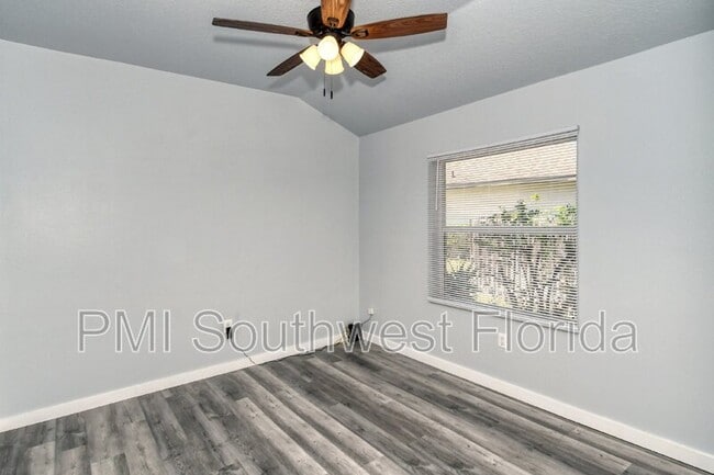 Building Photo - 607 Oak River Ct