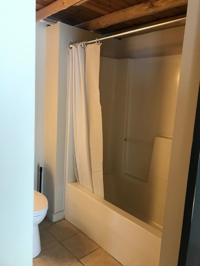 1 Bedroom, 1 Bathroom Single Family Home i... 36172 Bonnie Lakes Rd