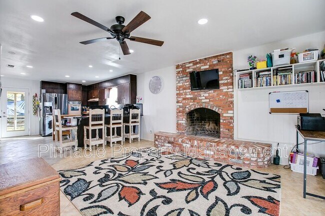 Building Photo - 1510 Loop Dr