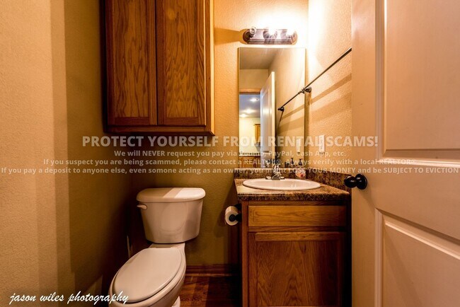 Building Photo - 2828 W Hillshire Dr