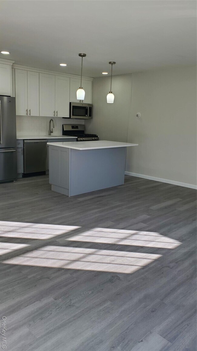 Building Photo - 460 Old Town Rd