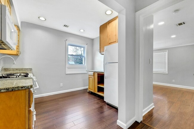 Building Photo - 215 New Milford Ave