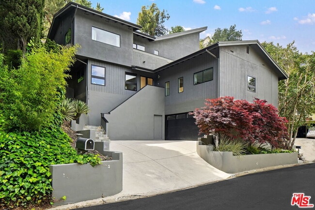 Building Photo - 2418 Canyon Oak Dr