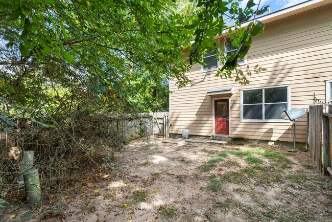 Building Photo - 229 Summerhaze Cir