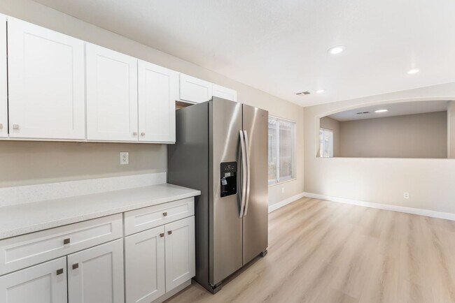 Building Photo - Modern Elegance Meets Spacious Comfort in a Unique Layout!