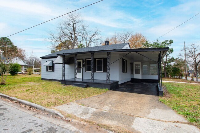 Building Photo - Charming 3BR Ranch Home Minutes from Downtown Smithfield!