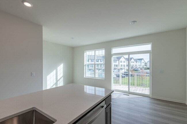 Building Photo - 605 Brook Ct